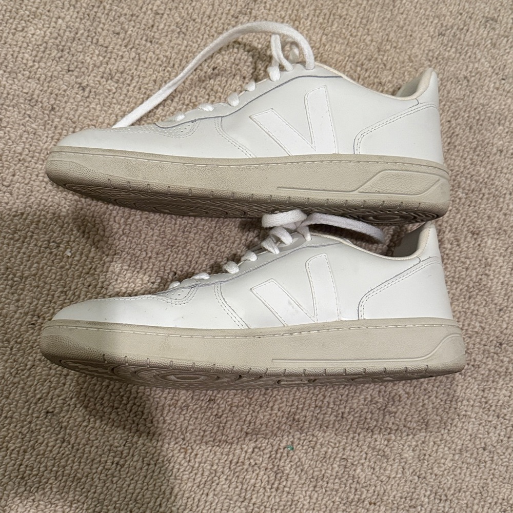 Veja V-90 Women's White Sneakers Size 9 - Picture 10 of 10
